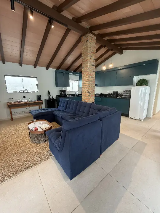 Casa en venta en Concordia — 250 m² con piscina, a pasos del Colegio Francés