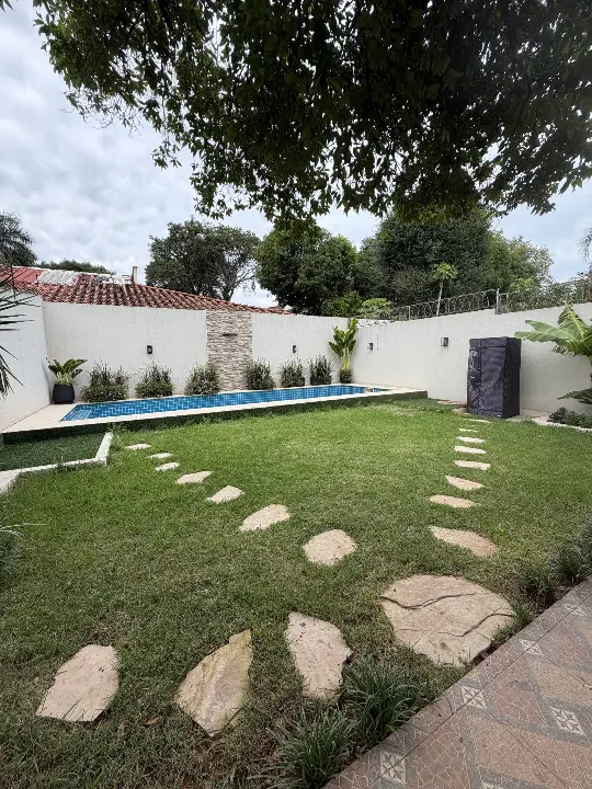 Casa en venta en Concordia — 250 m² con piscina, a pasos del Colegio Francés
