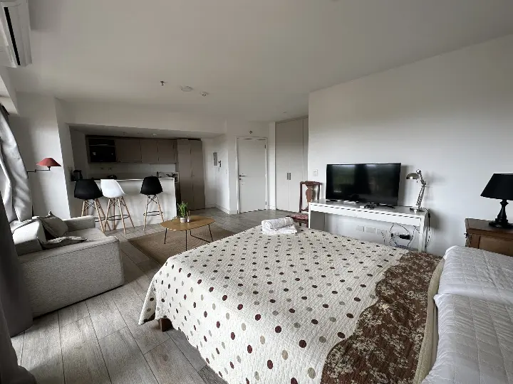 ¡Raro de encontrar! Monoambiente de 45 m² de amplitud a una cuadra de avenida Santa Teresa